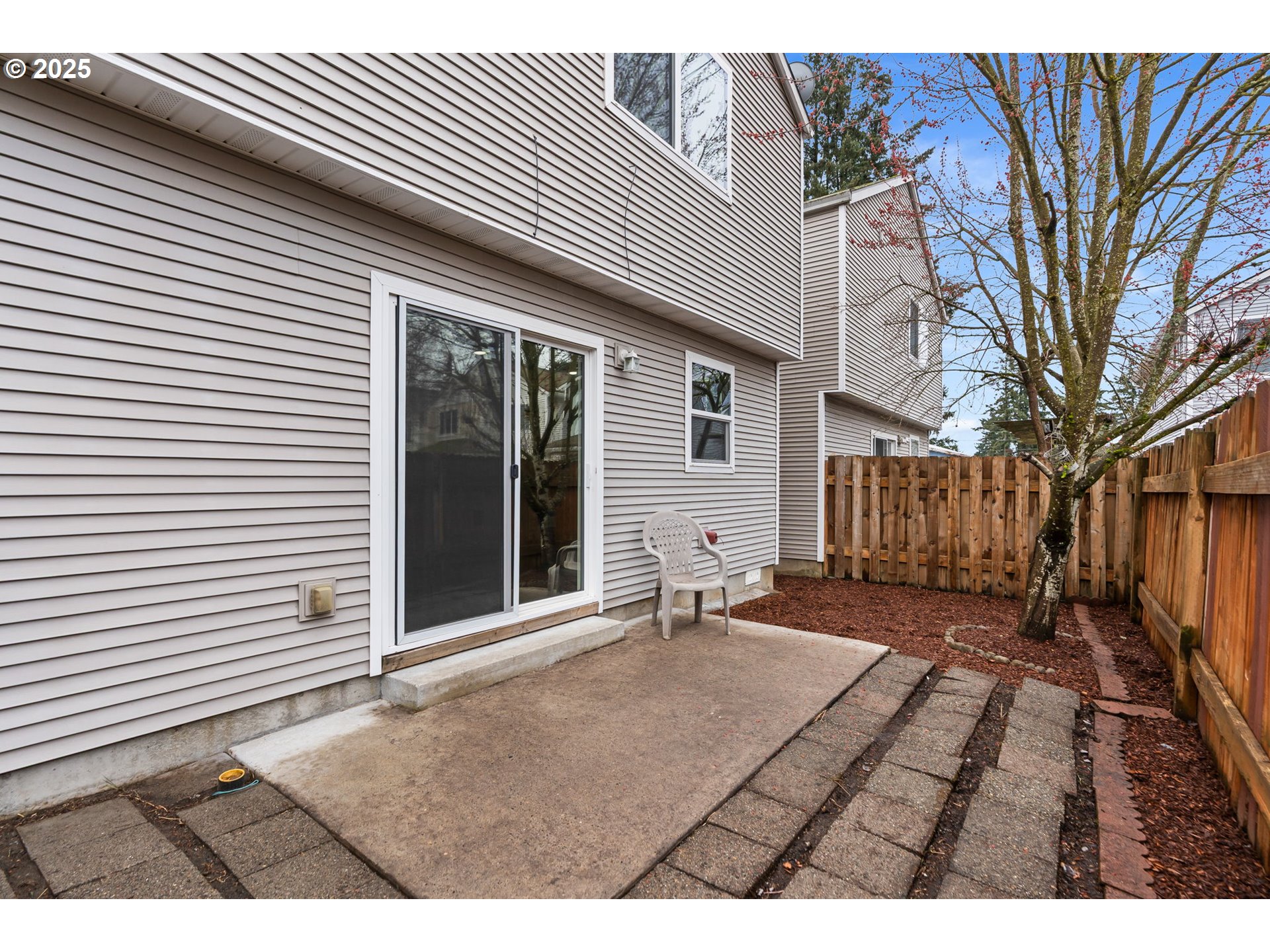 11938 Southeast Market Street Portland, OR 97216 - Photo 26 of 28 a backyard of a house