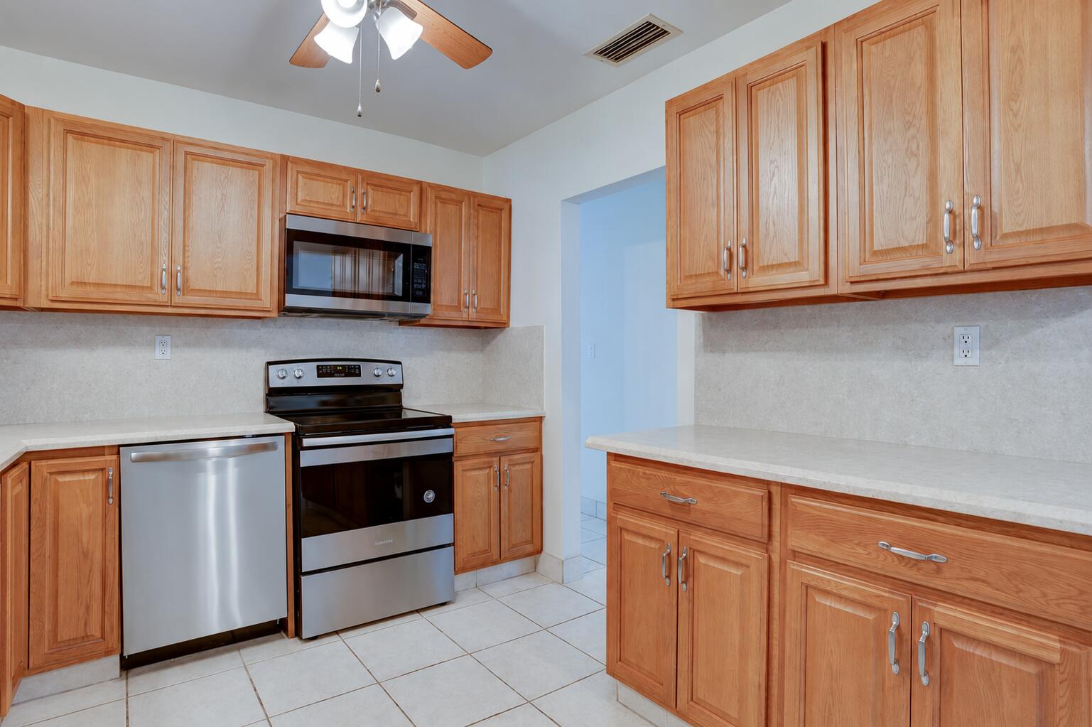 970 Southwest 3rd Avenue Pompano Beach, FL 33060 - Photo 3 of 24 02 kitchen 1