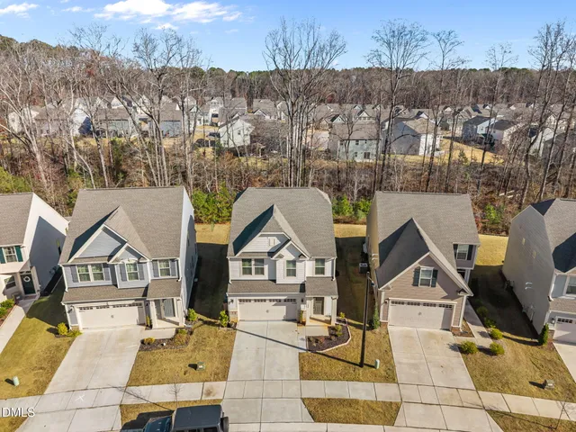a view of house with wooden floor and city view