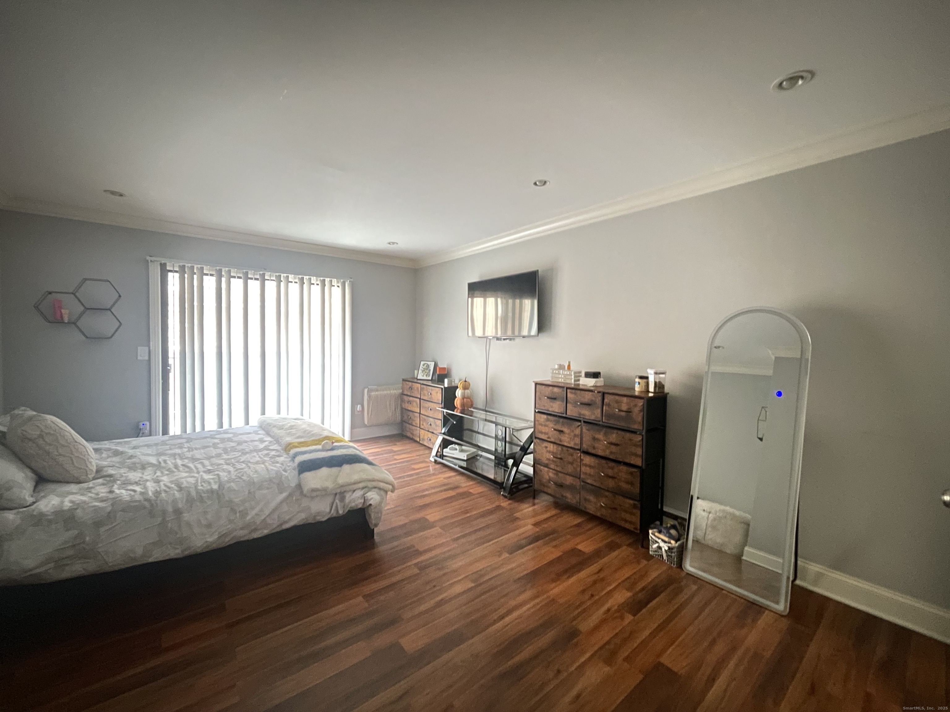 697 Cove Road, Unit 1E Stamford, CT 06902 - Photo 10 of 14 a bed room with a bed and a window