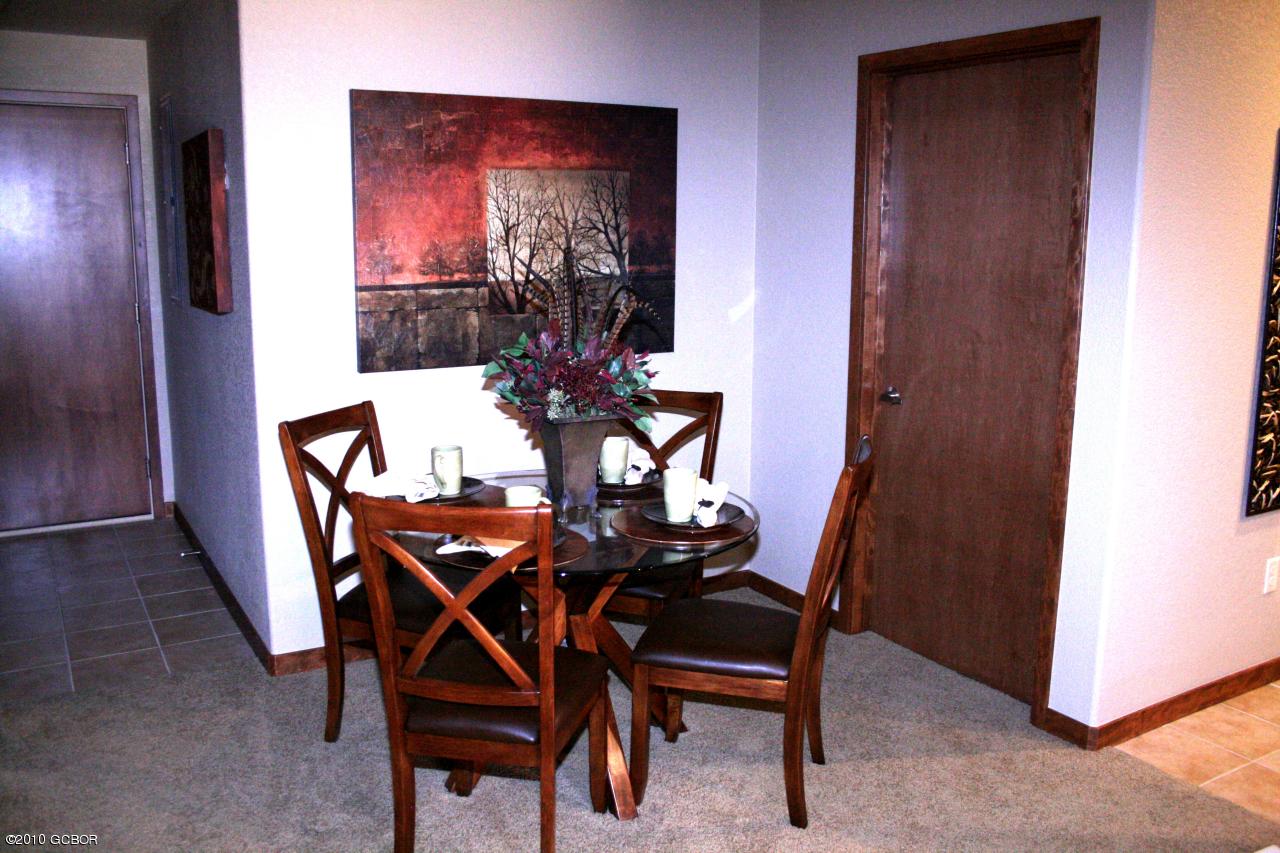 180 Sterling Loop, Unit 402 Fraser, CO 80442 - Photo 12 of 21 12 Sterling Pointe Model Dining