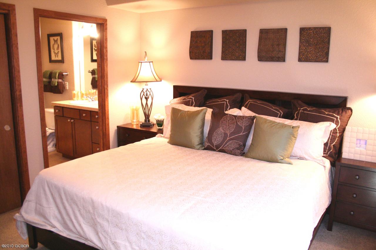180 Sterling Loop, Unit 402 Fraser, CO 80442 - Photo 14 of 21 14 Sterling Pointe Model Master Bedroom
