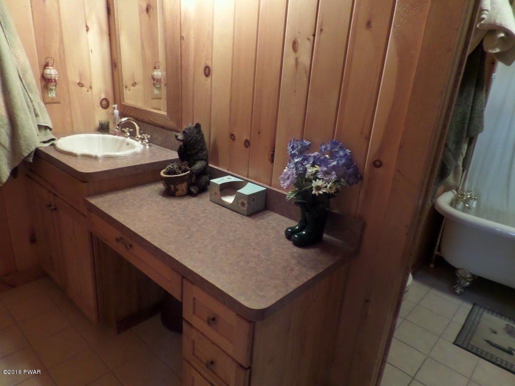136 Sawmill Road Greentown, PA 18426 - Photo 14 of 40 Master Bath (2)