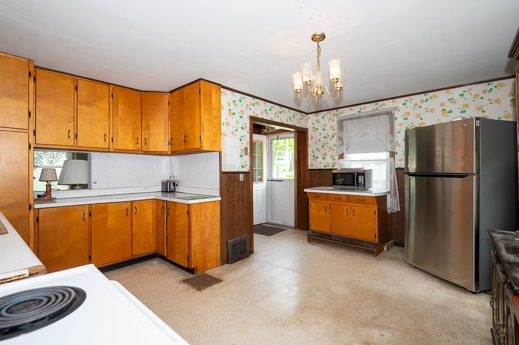 22 Comins Road Oxford, MA 01537 - Photo 4 of 42