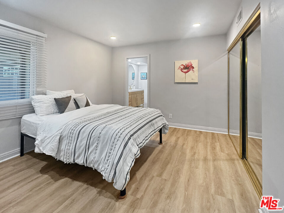 15701 Royal Ridge Road Los Angeles, CA 91403 - Photo 10 of 15 Gallery Image 10