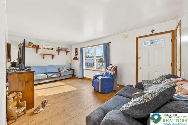 $279,900 | 4859 Vera Cruz Road, Emmaus, PA 18049