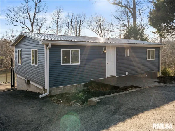 $279,900 | 1515 Lake Shore Drive South, Goreville, IL 62939