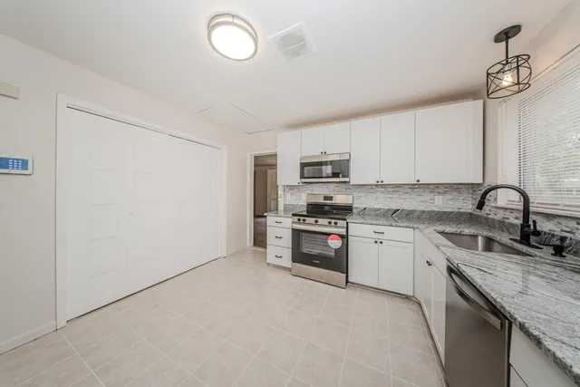 $240,000 | 25255 Orchard Grove Street, Southfield, MI 48033