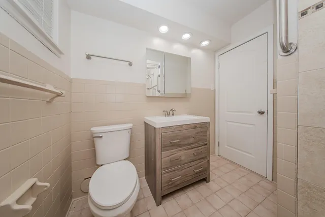 $240,000 | 25255 Orchard Grove Street, Southfield, MI 48033