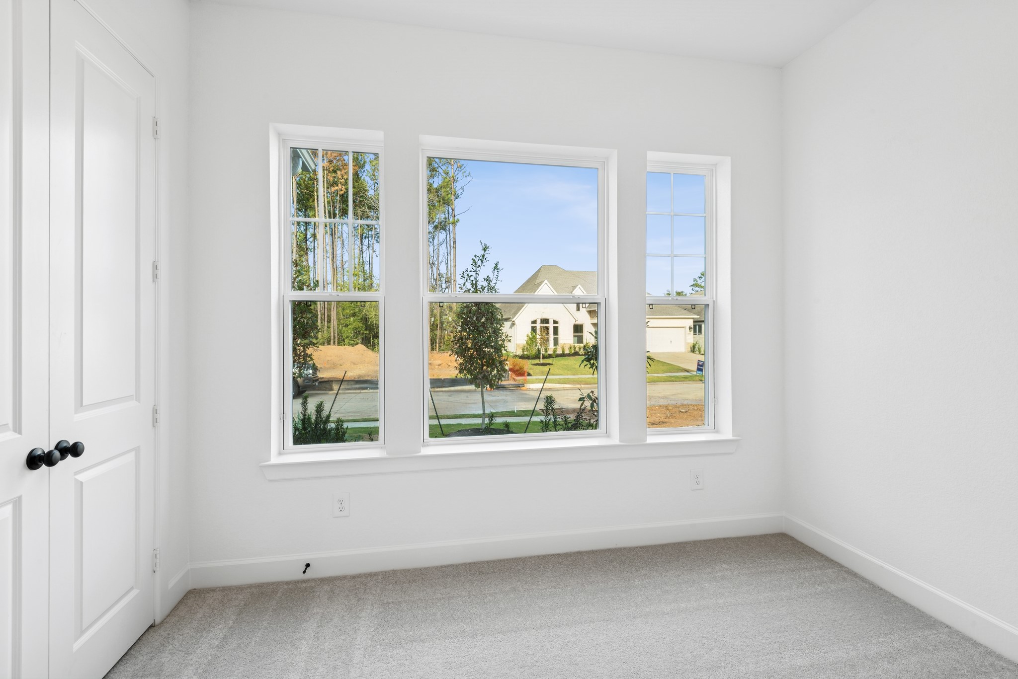 15714 Terracotta Terrace Lane Conroe, TX 77302 - Photo 13 of 47 an empty room with windows