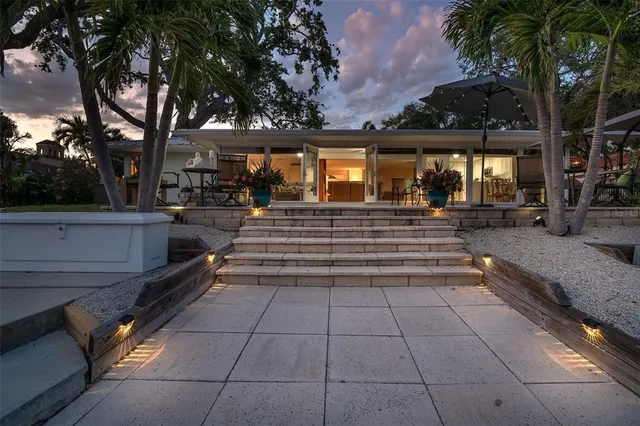 $1,595,000 | 1648 Shelburne Lane, Sarasota, FL 34231