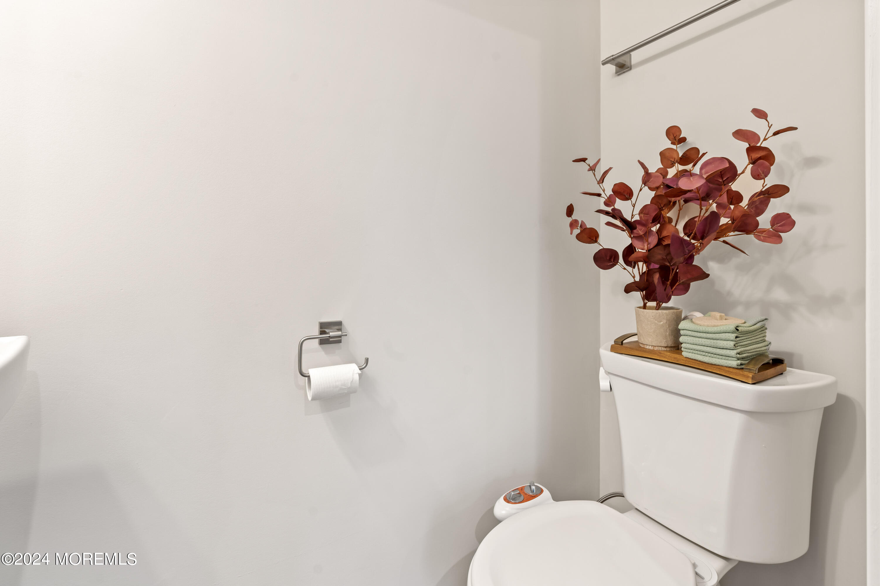 83 Anchor Way Cliffwood, NJ 07721 - Photo 13 of 27 a bathroom with a toilet sink and mirror