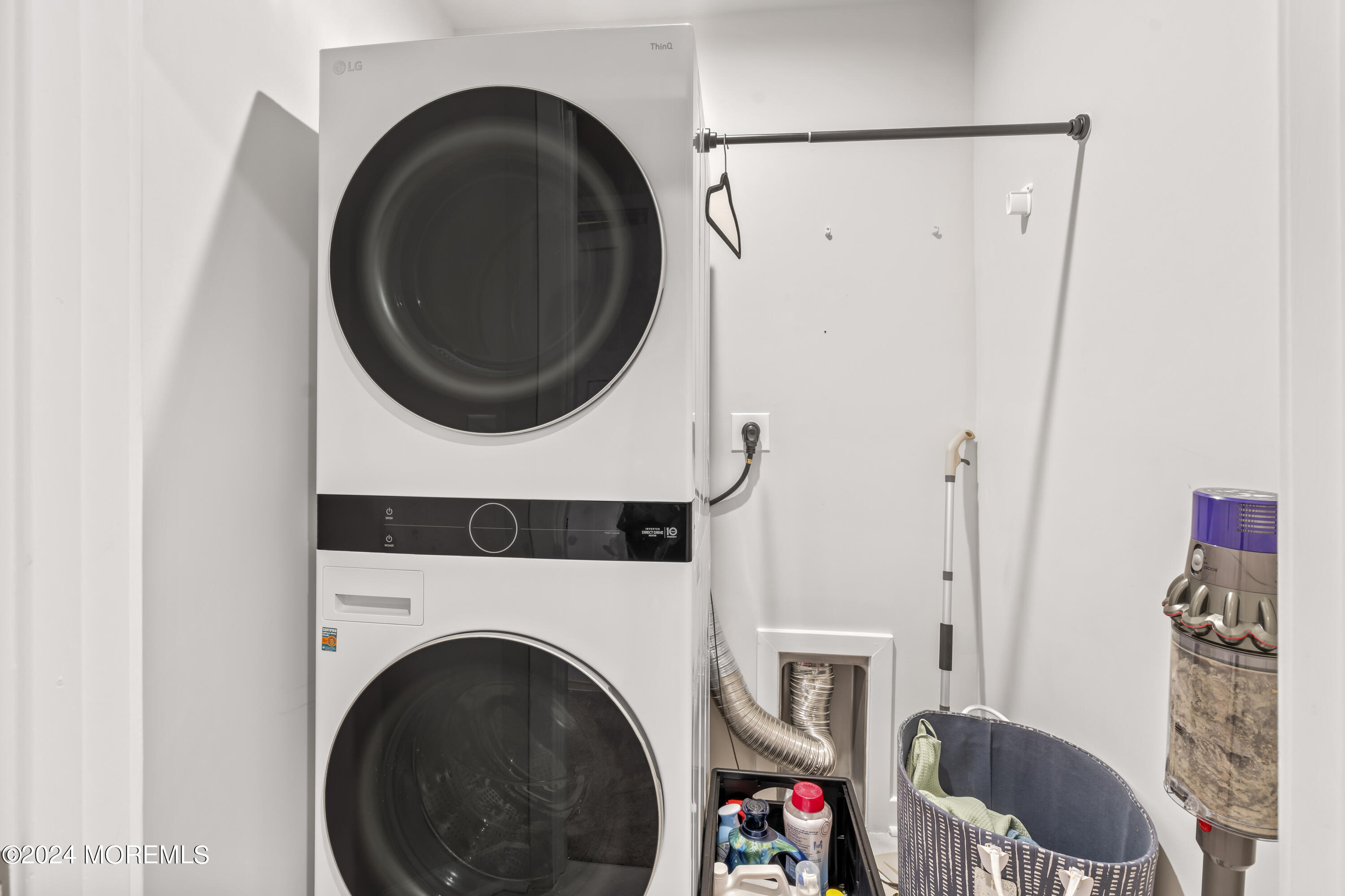 83 Anchor Way Cliffwood, NJ 07721 - Photo 20 of 27 a living room with furniture and a fireplace