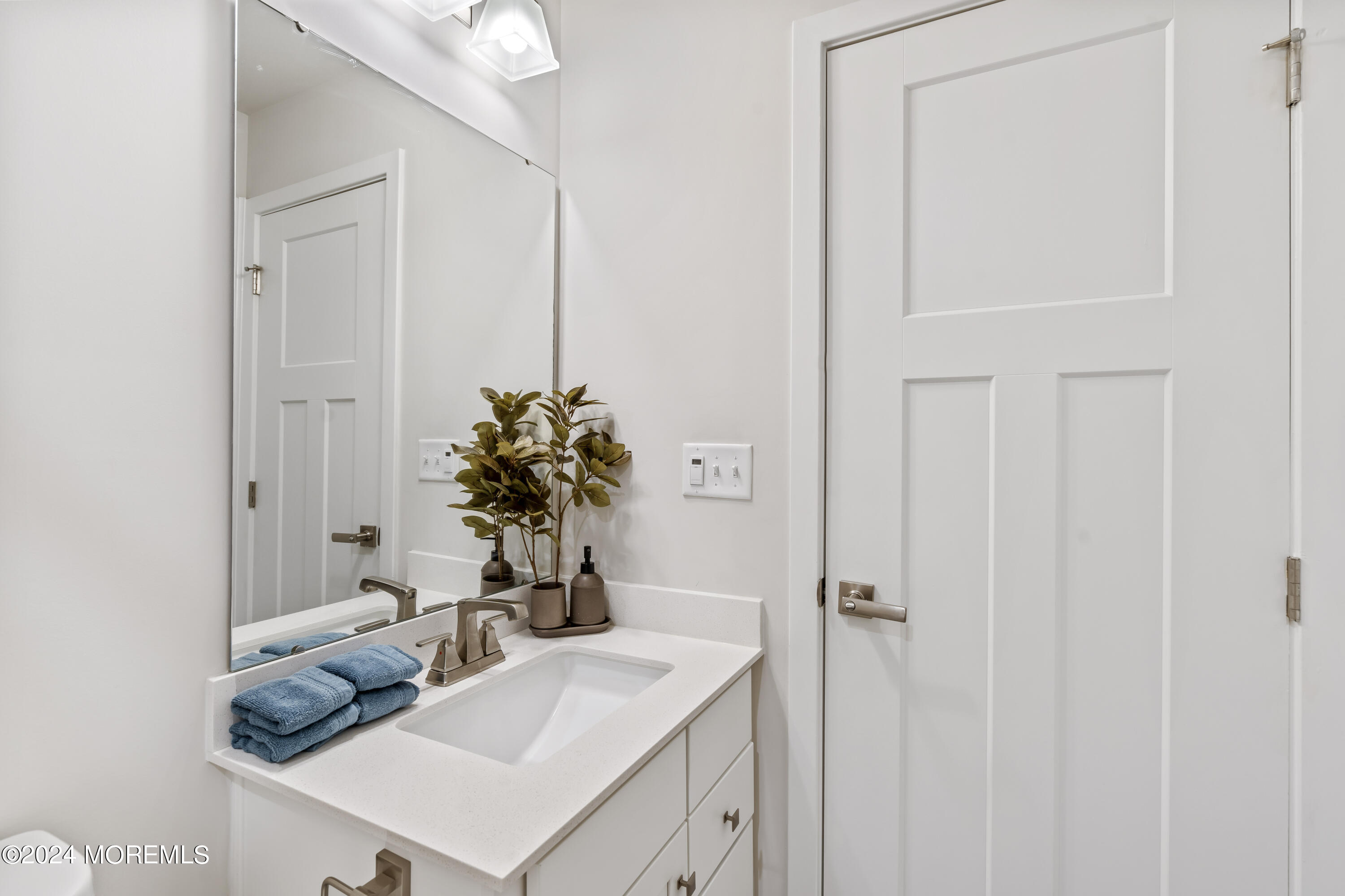 83 Anchor Way Cliffwood, NJ 07721 - Photo 27 of 27 a bathroom with a sink vanity and a mirror