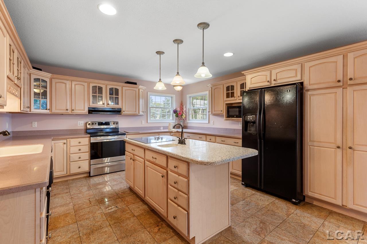 1249 Scott Ridge Drive Adrian, MI 49221 - Photo 10 of 54 50142020-771dc8c5-dcf7-4d25-a85b-c3d050dcd2fb.JPG