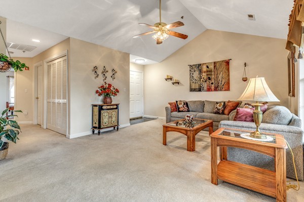 36 Cambridge Road, Unit 7 Woburn, MA 01801 - Photo 3 of 25 Gallery Image 3
