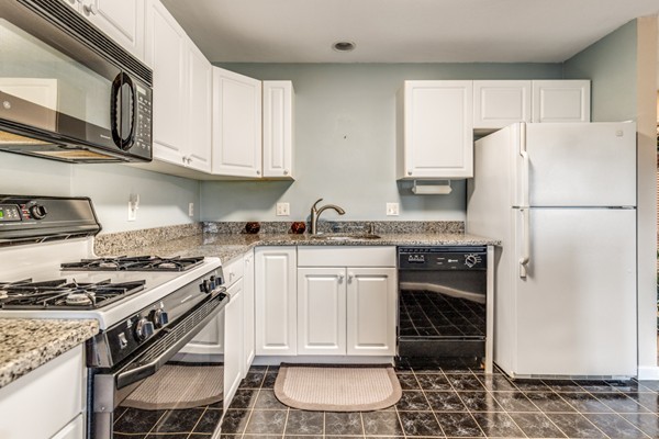 36 Cambridge Road, Unit 7 Woburn, MA 01801 - Photo 9 of 25 Gallery Image 9