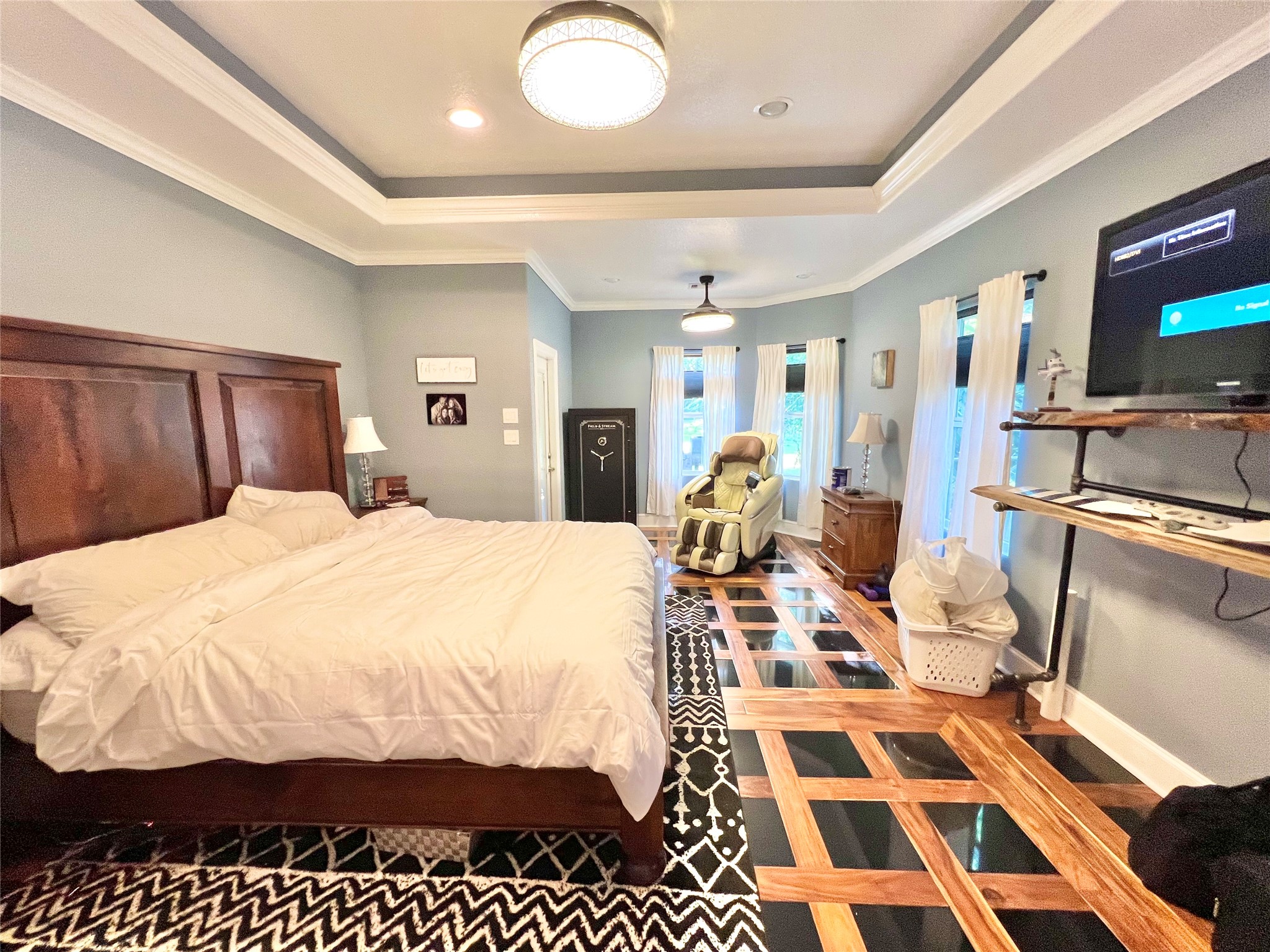 6714 Jay Road Hitchcock, TX 77563 - Photo 23 of 50 a bedroom with a bed and wooden floor