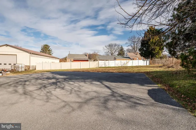 a view of a house with a yard and garage