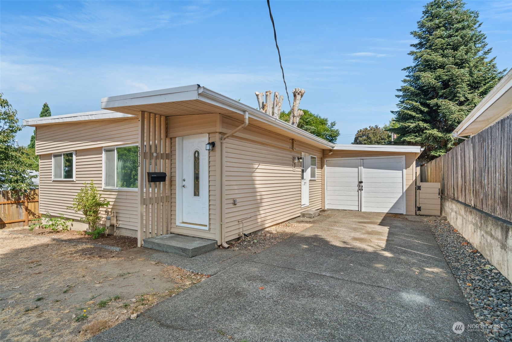 2312 Northeast 6th Place Renton, WA 98056 - Photo 3 of 16 Gallery Image 3