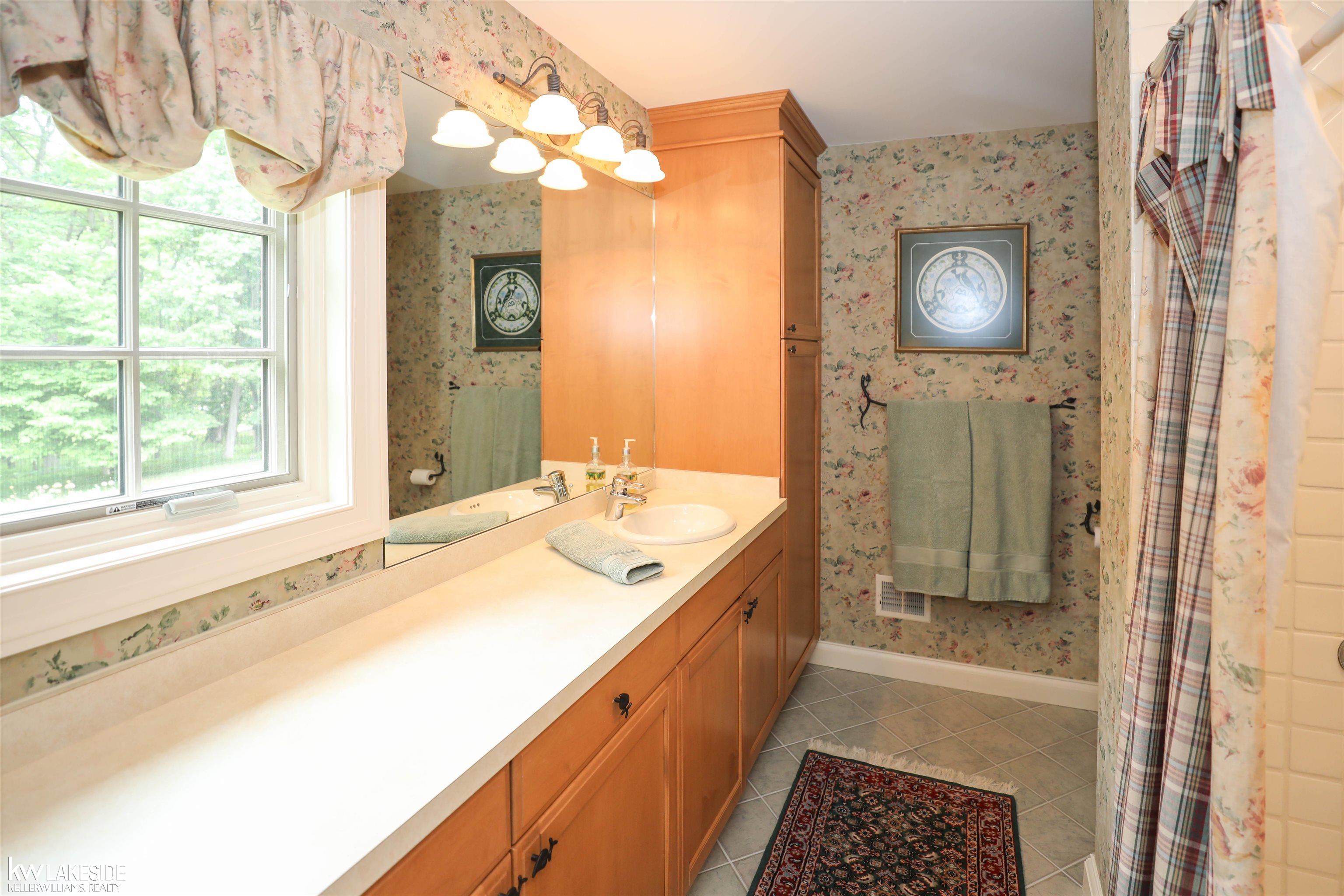 2000 Touraine Drive Rochester, MI 48306 - Photo 42 of 74 50129645-2E7947E3-0905-4DF3-820F-499A02A38641.JPG