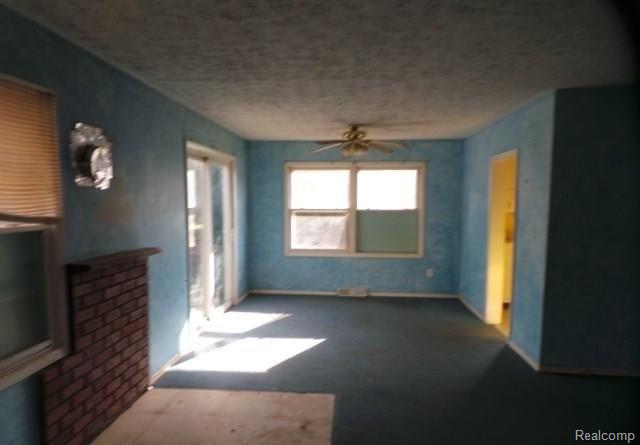 5051 West Lovejoy Road Fowlerville, MI 48836 - Photo 5 of 10 DINING.jpg