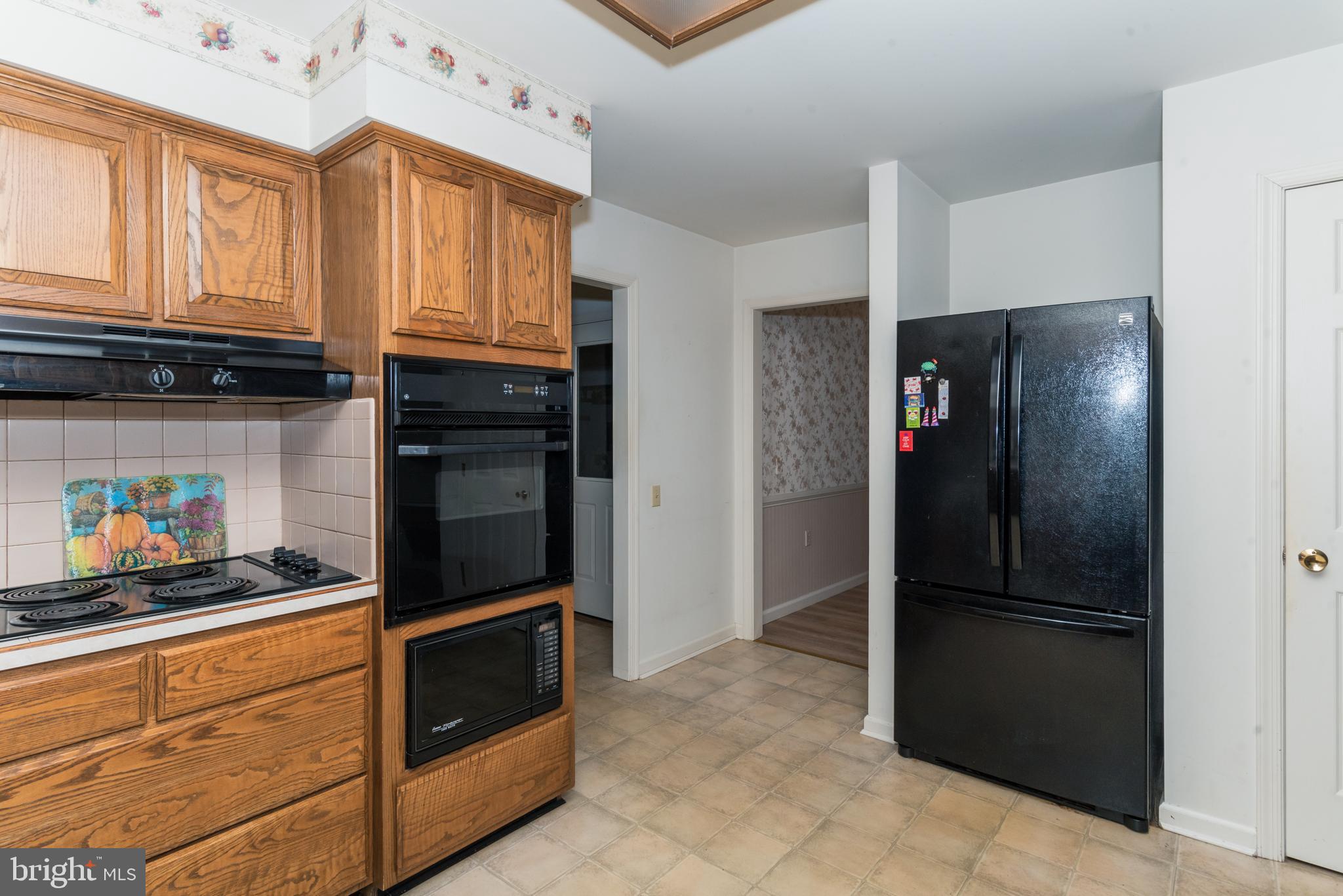 411 Rolling Road Salisbury, MD 21801 - Photo 29 of 51 Wall oven and microwave