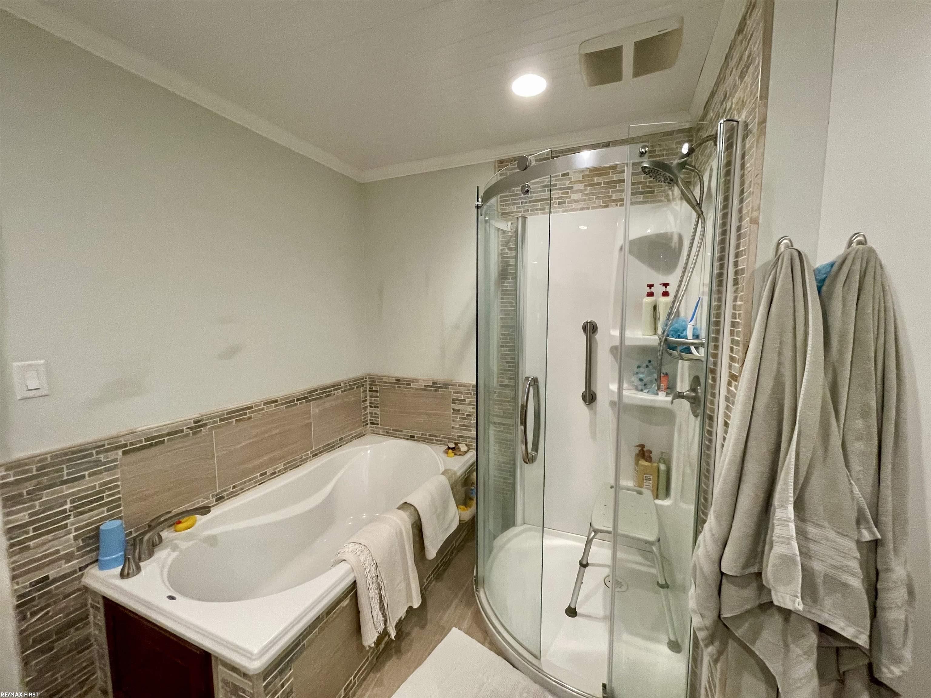 1178 Hampton Road Grosse Pointe, MI 48236 - Photo 27 of 50 En suite view 2