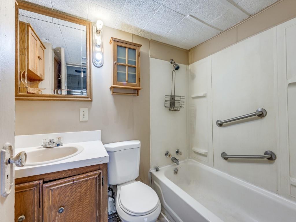 609 East Monterey Street Denison, TX 75021 - Photo 8 of 12 a bathroom with a sink toilet and shower