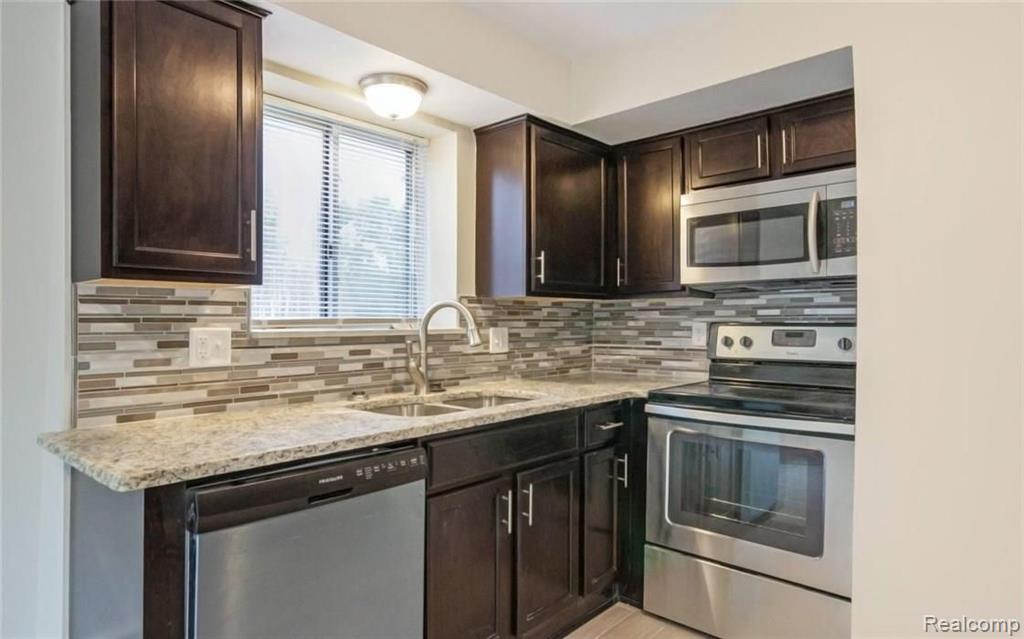 2161 Decker Road, Unit 23 Walled Lake, MI 48390 - Photo 5 of 13