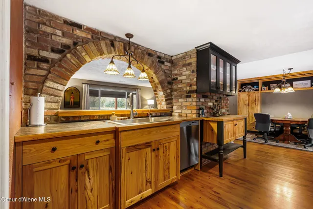 $950,000 | 966 North Kootenai Road, Sandpoint, ID 83864