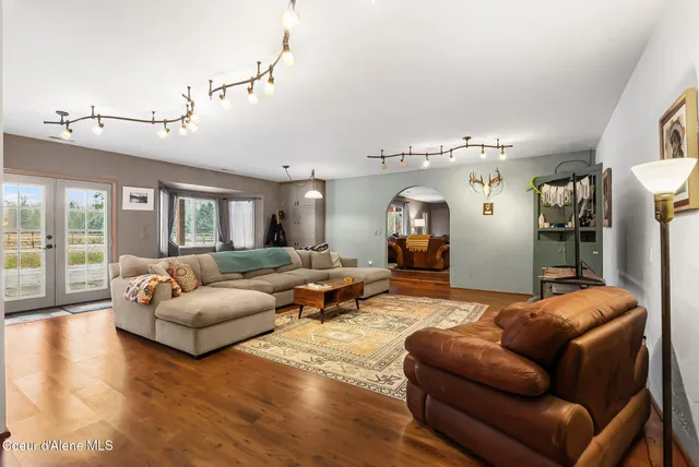 $950,000 | 966 North Kootenai Road, Sandpoint, ID 83864