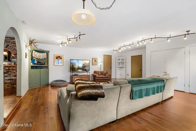 $950,000 | 966 North Kootenai Road, Sandpoint, ID 83864