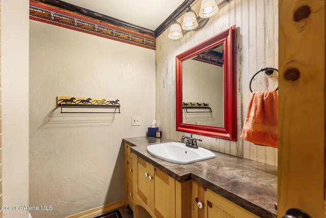 $950,000 | 966 North Kootenai Road, Sandpoint, ID 83864