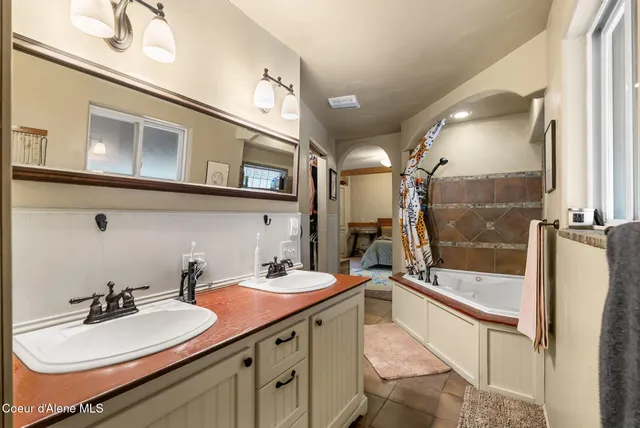 $950,000 | 966 North Kootenai Road, Sandpoint, ID 83864