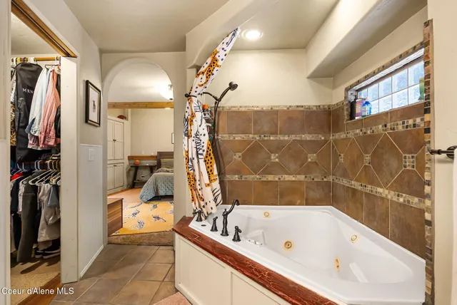 $950,000 | 966 North Kootenai Road, Sandpoint, ID 83864