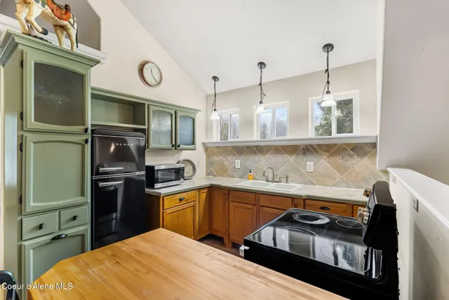 $950,000 | 966 North Kootenai Road, Sandpoint, ID 83864