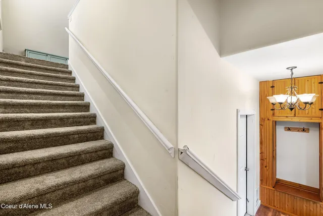 $950,000 | 966 North Kootenai Road, Sandpoint, ID 83864