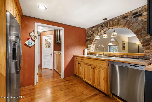 $950,000 | 966 North Kootenai Road, Sandpoint, ID 83864