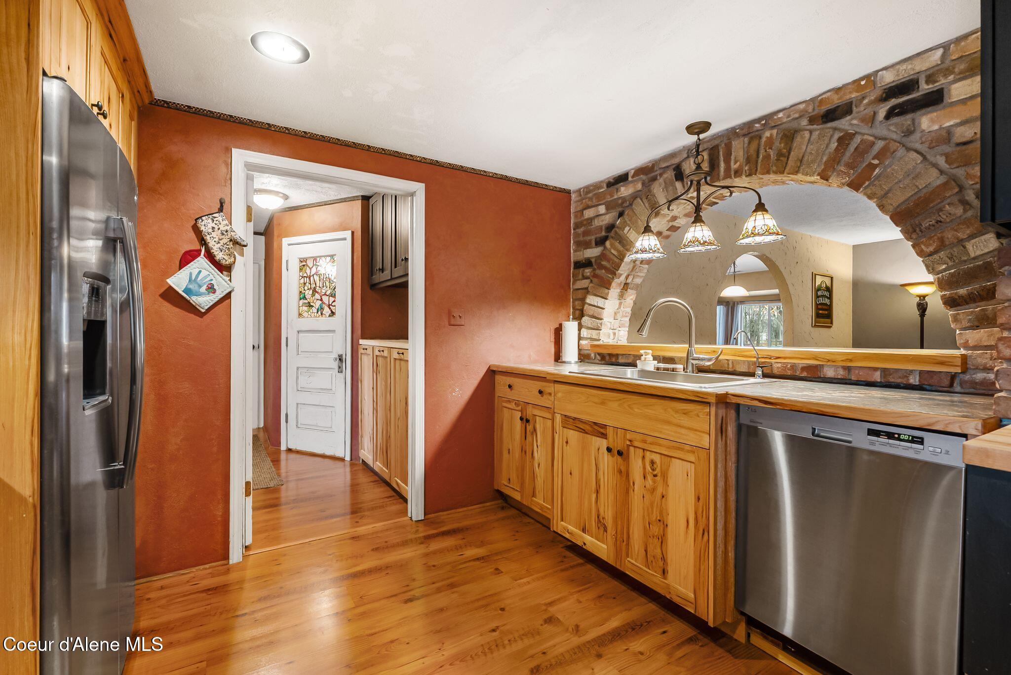 966 North Kootenai Road Sandpoint, ID 83864 - Photo 10 of 78 10_DSC05957