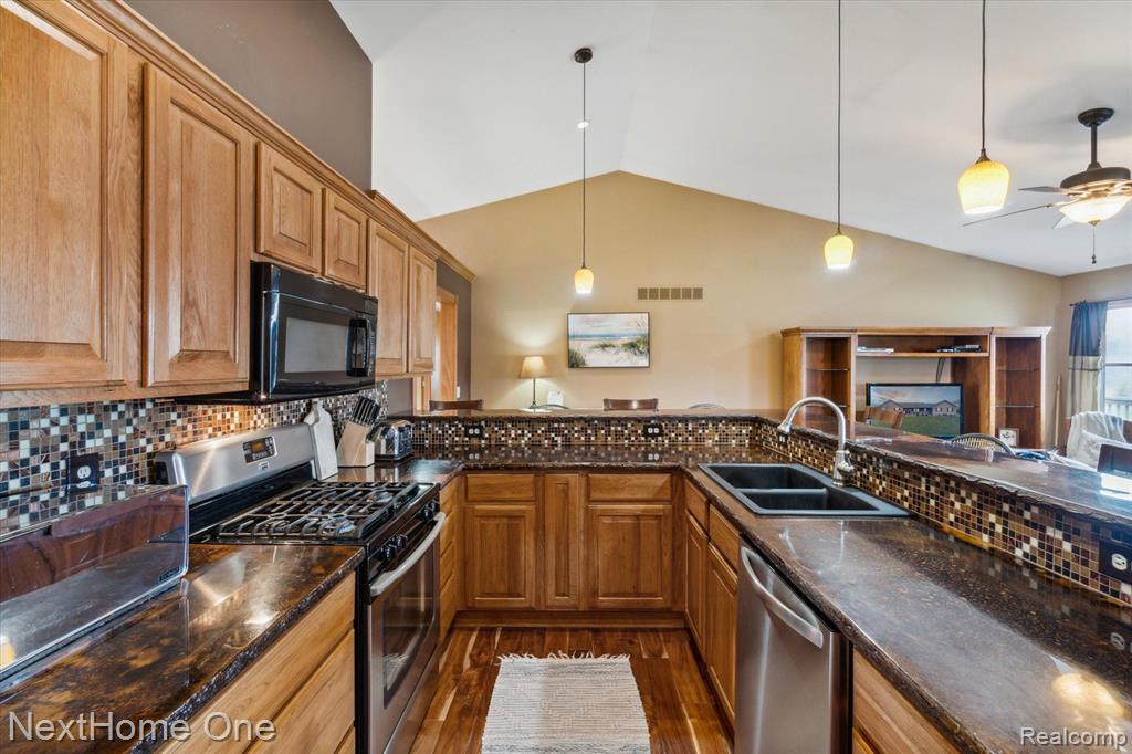 7463 Faussett Road Fenton, MI 48430 - Photo 7 of 53