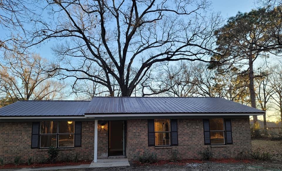 a view of a house with a large tree