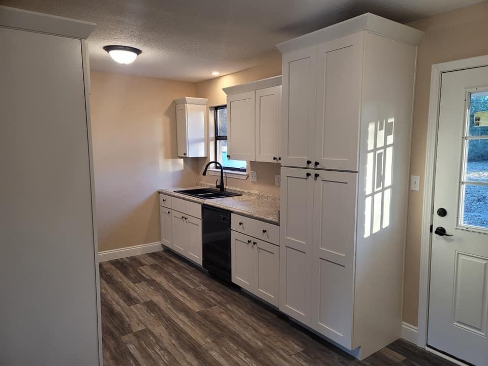 3526 Auburn Road Crestview, FL 32539 - Photo 3 of 11 a view of a kitchen with a sink