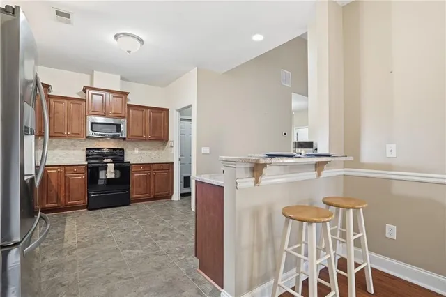 $375,000 | 504 East Lake Court, Woodstock, GA 30188