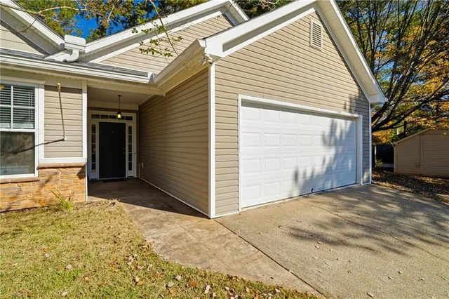 $375,000 | 504 East Lake Court, Woodstock, GA 30188