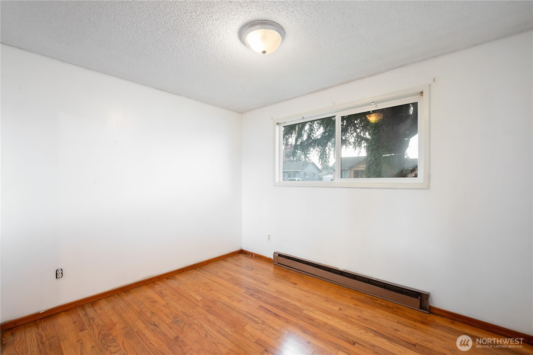 359 Douglas Street Longview, WA 98632 - Photo 22 of 29 an empty room with a window