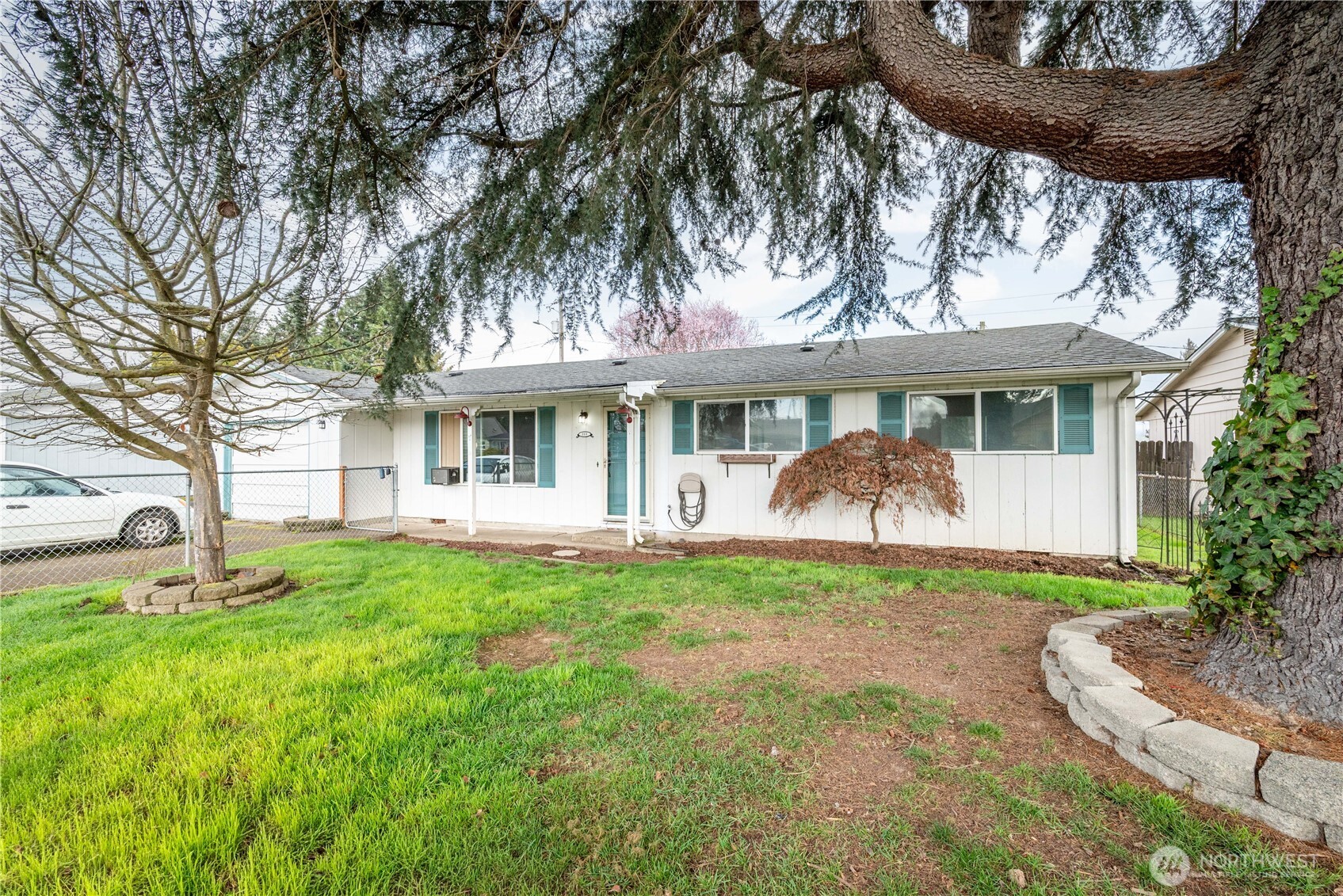 359 Douglas Street Longview, WA 98632 - Photo 4 of 29 a front view of a house with garden