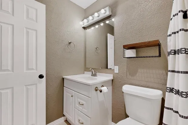 $2,350 | 2700 Winding Creek Drive, Carrollton, TX 75007