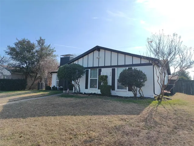 $2,350 | 2700 Winding Creek Drive, Carrollton, TX 75007