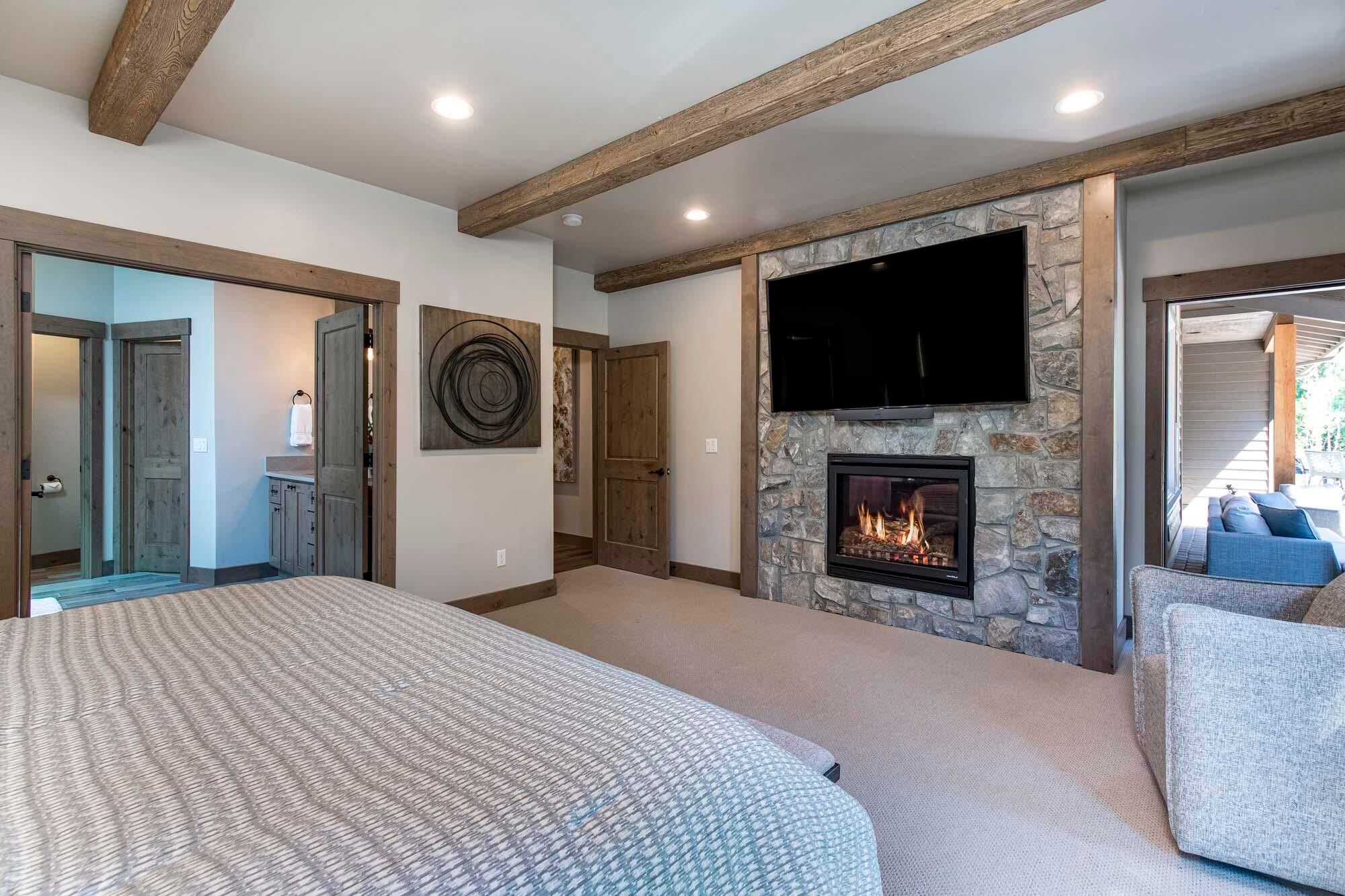 56462 Sunstone Loop Bend, OR 97707 - Photo 17 of 60 Primary Bedr